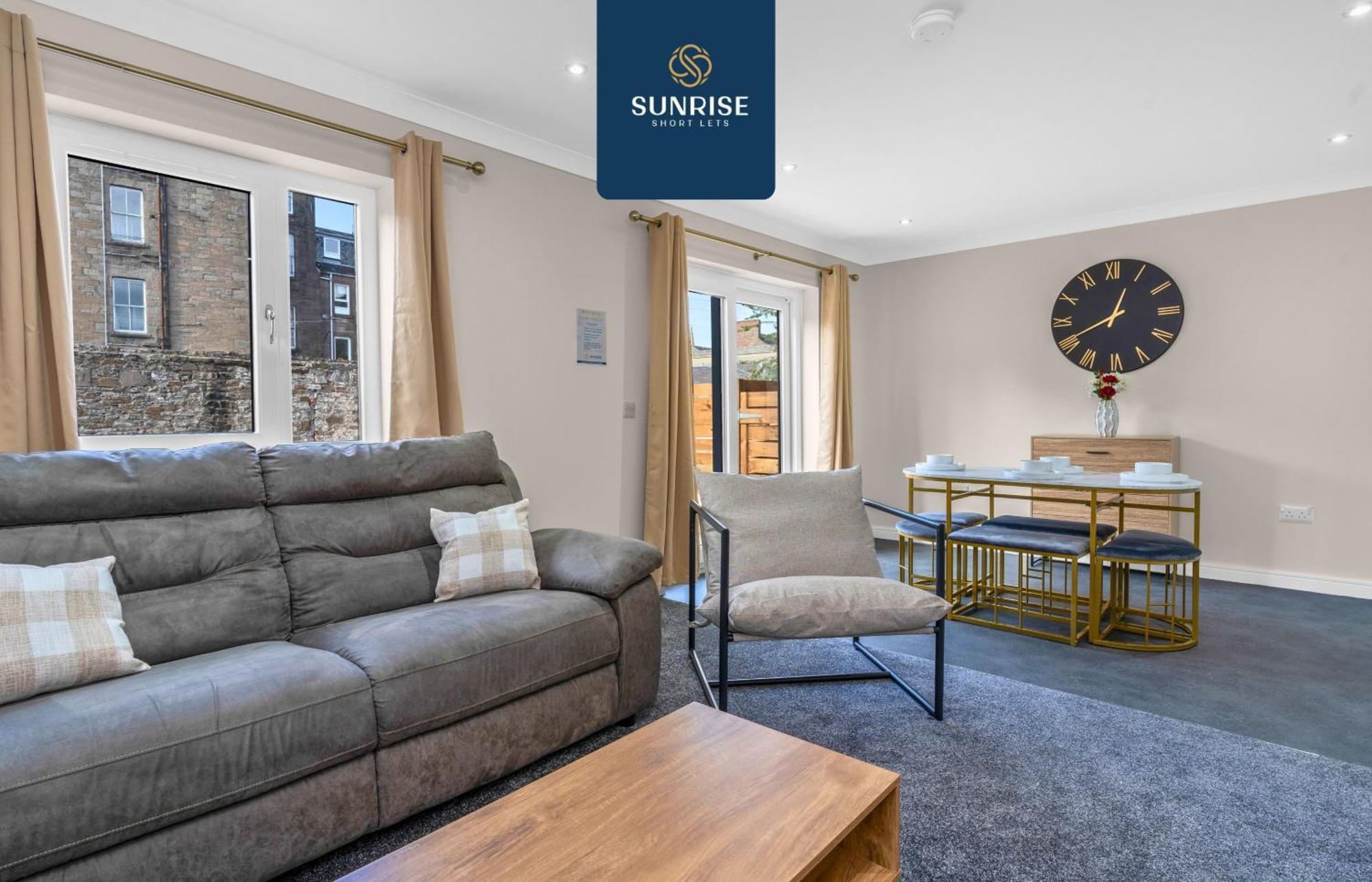 L2 - Stunning 4 Bed House With 6 Beds And 3 Bathrooms, Tvs In Each Room, Free Parking, Fully Equipped, Local Amenities, Easy Ring Road Access, Special Rates Ask Sunrise Short Lets Dundee Dış mekan fotoğraf