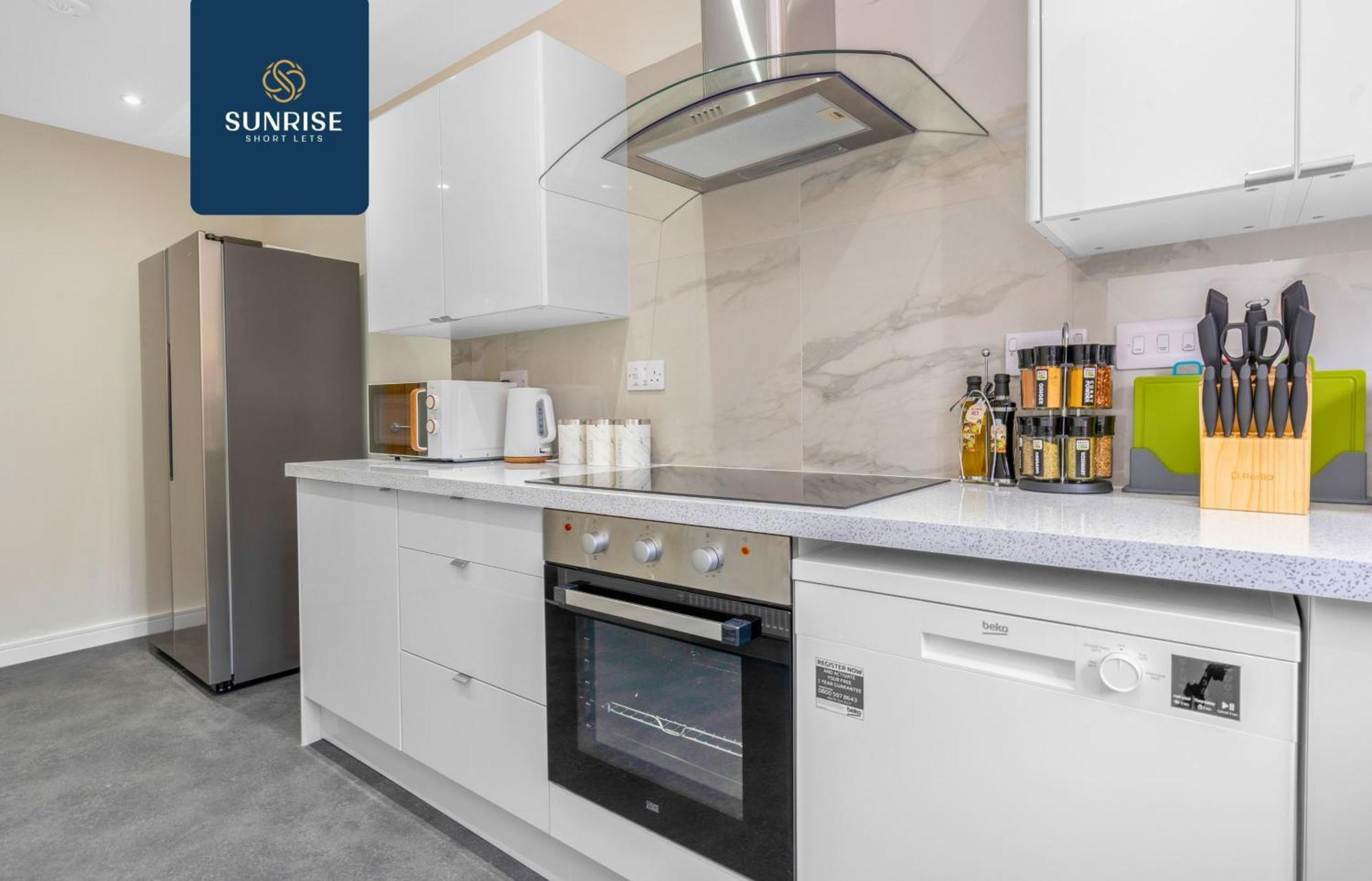 L2 - Stunning 4 Bed House With 6 Beds And 3 Bathrooms, Tvs In Each Room, Free Parking, Fully Equipped, Local Amenities, Easy Ring Road Access, Special Rates Ask Sunrise Short Lets Dundee Dış mekan fotoğraf