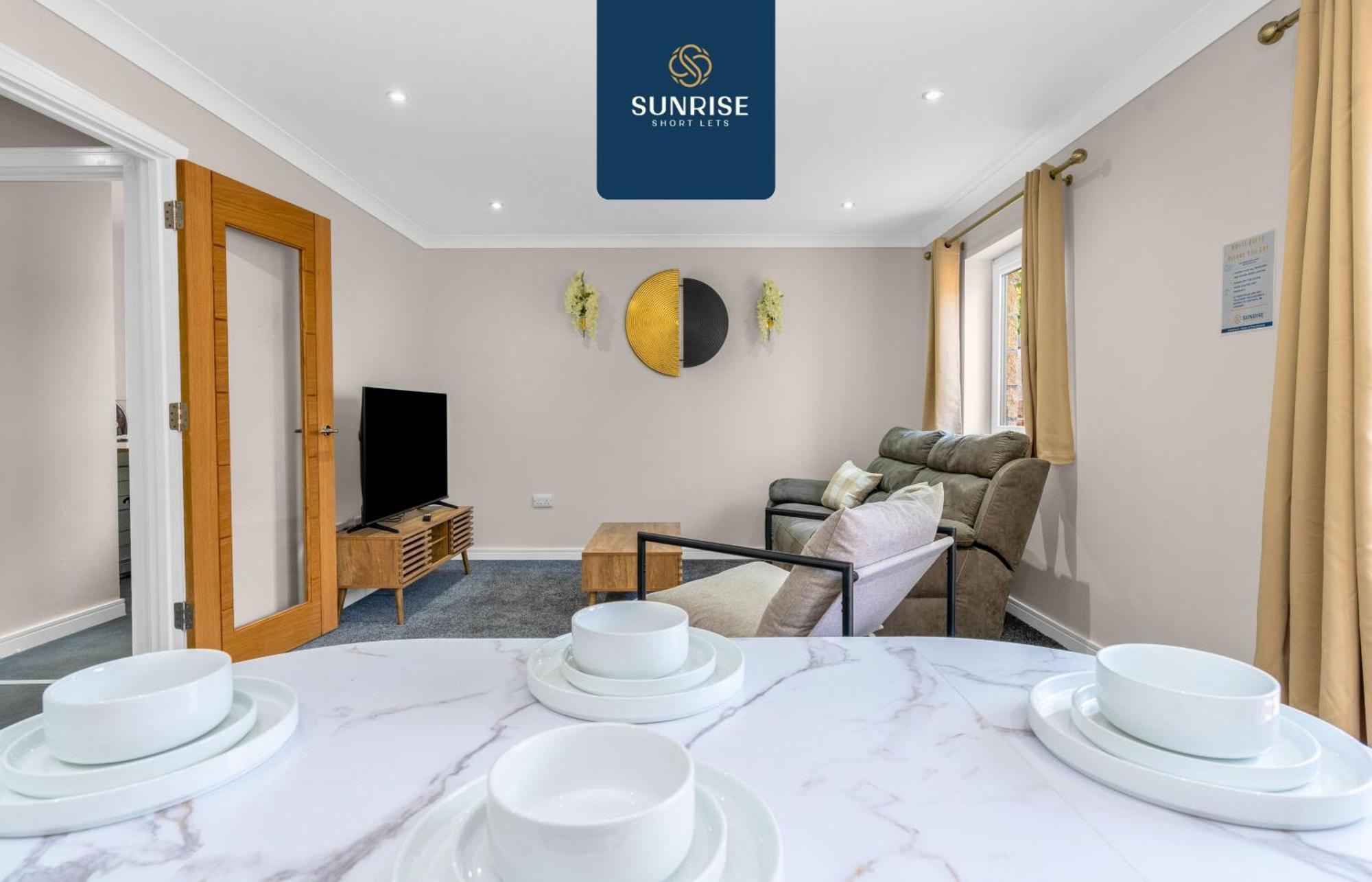 L2 - Stunning 4 Bed House With 6 Beds And 3 Bathrooms, Tvs In Each Room, Free Parking, Fully Equipped, Local Amenities, Easy Ring Road Access, Special Rates Ask Sunrise Short Lets Dundee Dış mekan fotoğraf